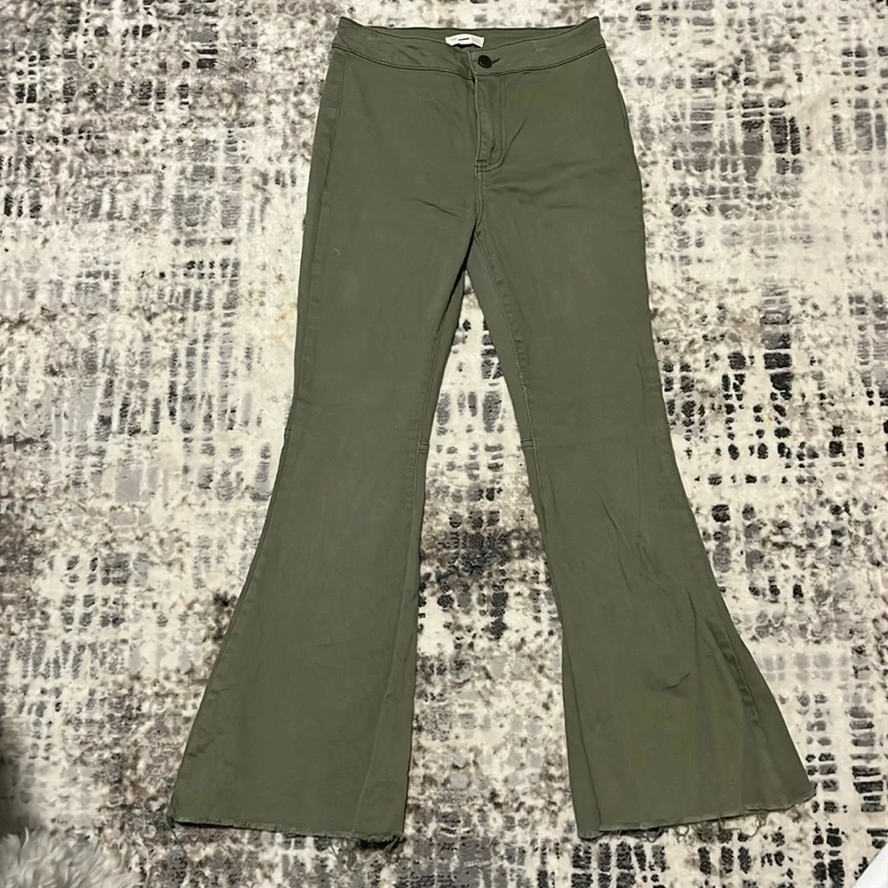 Olive green buckle flared jeans with no holes - Picture 1 of 4